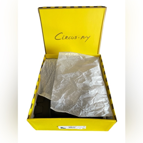 Darielle Lug Sole Chelsea Booties - Picture 8 of 11